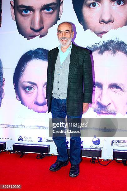 Emilio Echeverria poses during the red carpet of the movie Un Monstruo de Mil Cabezas at Cineteca Nacional on December 05, 2016 in Mexico City,...