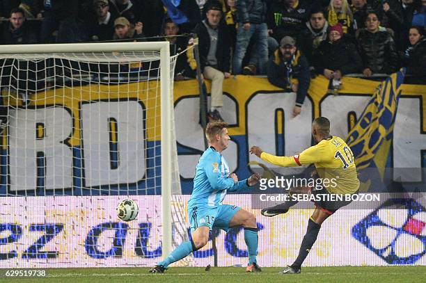Sochaux' French forward Moussa Sao scores a goal during the French League Cup football match Sochaux vs Olympique de Marseille , on December 13 at...