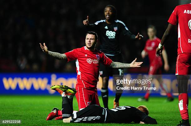 Lee Tomlin of Bristol City reacts during the Sky Bet Championship match between Bristol City and Brentford at Ashton Gate on December 13 2016 in...