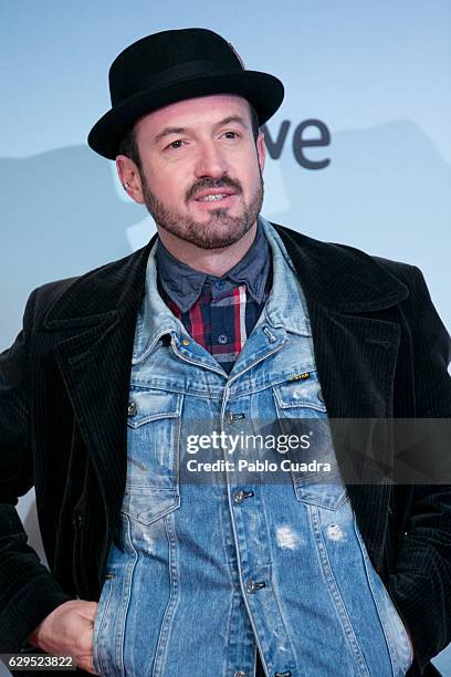 Actor Alex O'Dogherty attends the 'El Faro de las Orcas' premiere at Capitol Cinema on December 13, 2016 in Madrid, Spain.