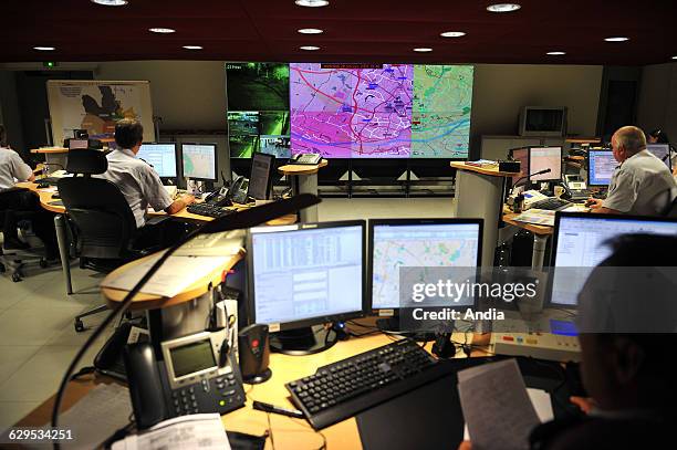 Nantes on , the satellite locating system in the premises of the police station, used to located the police cars, is one of the most sophisticated....