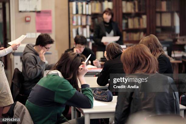 About Tutorial Class Training Tutorial Photos and Premium High Res Pictures - Getty Images