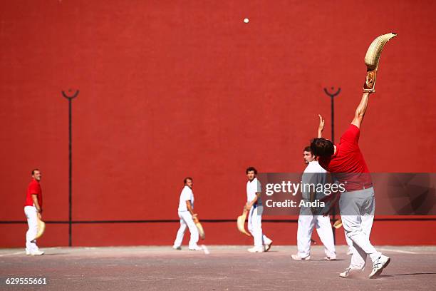 Basque pelota in Arcachon , Club called "Les Pilotaris Arcachonnais".