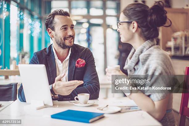 arbeiten in einem café - couple beard coffee stock-fotos und bilder