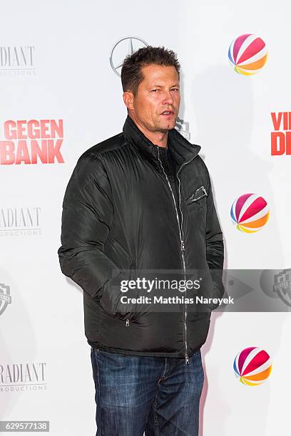 Til Schweiger attends the German premiere of the film 'Vier gegen die Bank' at CineStar on December 13, 2016 in Berlin, Germany.