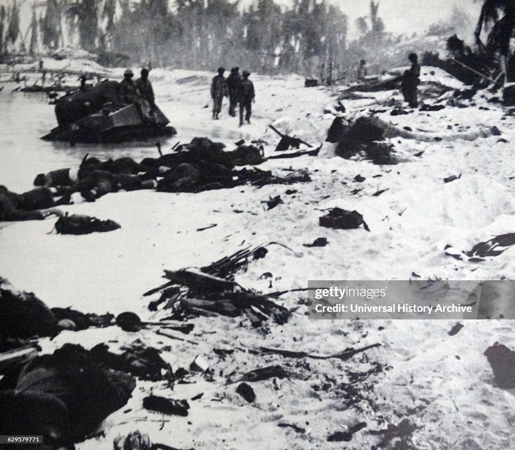 Marines land on the atoll of Tarawa
