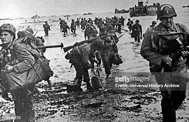 American soldiers go ashore during the Normandy landings. Landing operations on Tuesday, 6 June 1944 of the Allied invasion of Normandy in Operation...