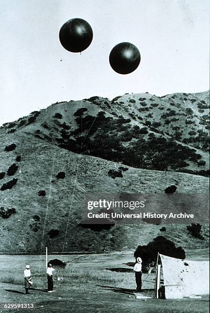 Early balloon and radiosonde launch. 'Radiometeorograph' or 'radiosonde' as it became known can be seen below the launcher's hand.