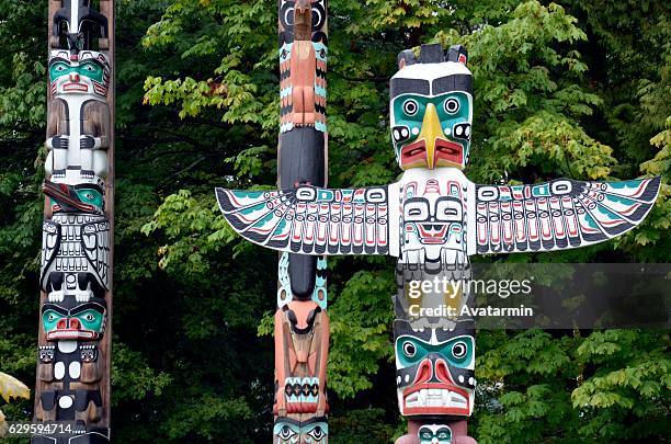 totem pole -  vancouver - british columbia - canada - totem pole stock pictures, royalty-free photos & images