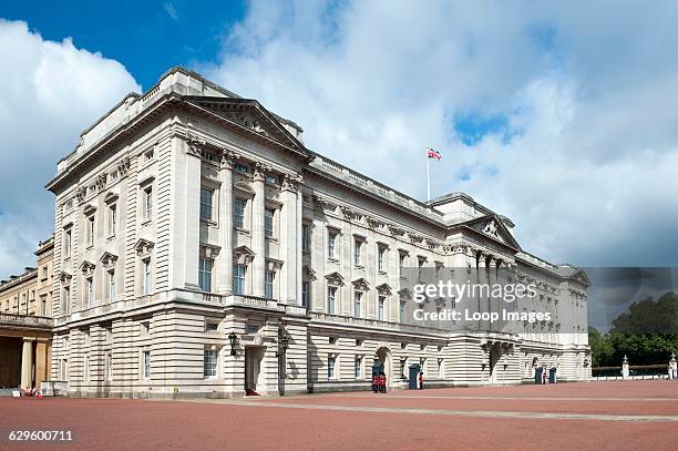 Exterior view of Buckingham Palace, Buckingham Palace, England.