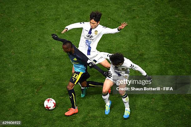 Khama Billiat of Mamelodi Sundowns is closed down by Jang Yunho and Park Wonjae of Jeonbuk Hyundai during the FIFA Club World Cup 5th Place match...