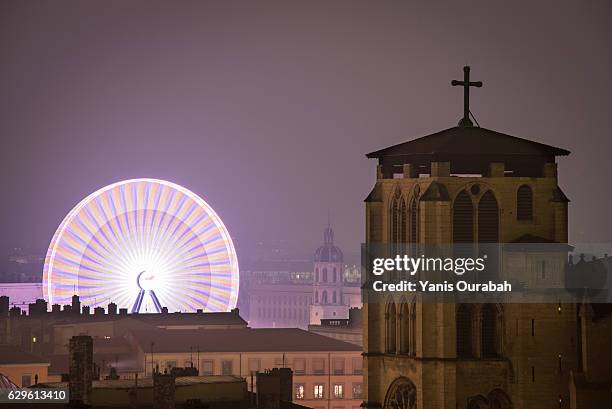 the big wheel and the st jean cathedral at night during the festival of lights in lyon, france - roue stock pictures, royalty-free photos & images