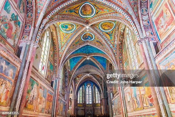 interior of basilica of san francesco, assisi. - basílica - fotografias e filmes do acervo