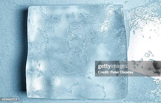 block of ice - pureté photos et images de collection