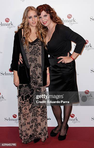 Model Andrea Lazaro and her mother Belinda Washington attend the Selmark Christmas show photocall at Loft 39 on December 14, 2016 in Madrid, Spain.