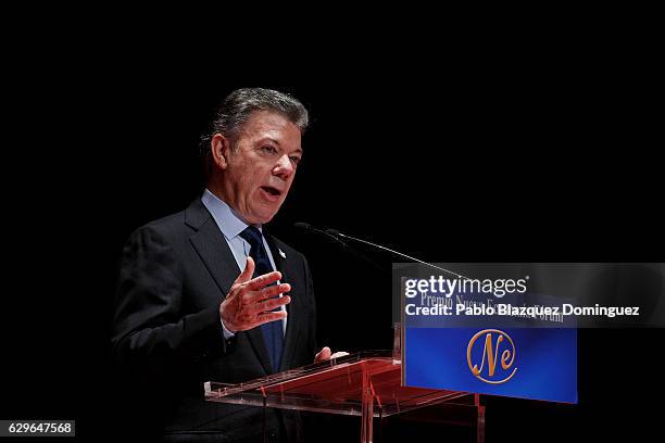 President of Colombia Juan Manuel Santos speaks at the Premio Nueva Economia Forum 2016 ceremony at the Royal Theatre on December 14, 2016 in Madrid,...