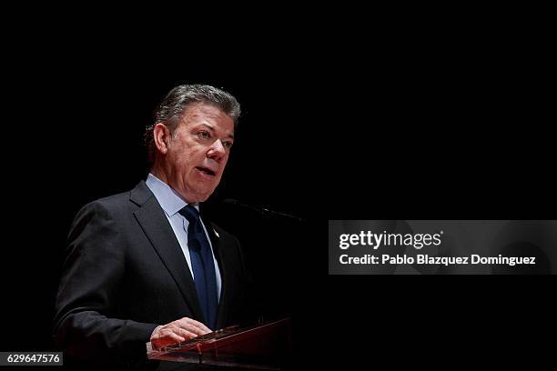 President of Colombia Juan Manuel Santos speaks at the Premio Nueva Economia Forum 2016 ceremony at the Royal Theatre on December 14, 2016 in Madrid,...