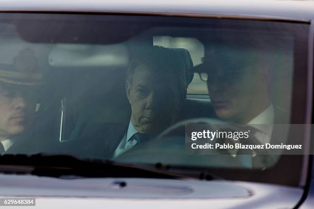 President of Colombia Juan Manuel Santos sits in a car as he arrives at the Premio Nueva Economia Forum 2016 ceremony at the Royal Theatre on...