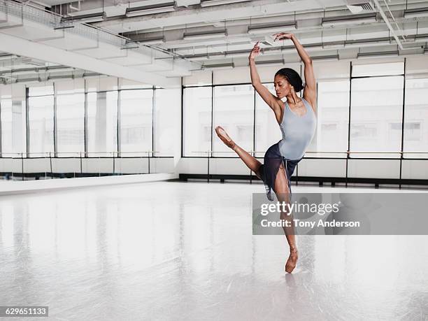 ballet dancer in rehearsal studio - tanzkunst stock-fotos und bilder