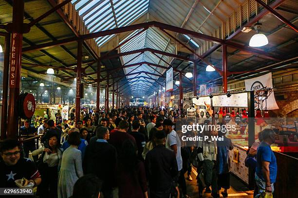 queen victoria market melbourne, australien - melbourne food stock-fotos und bilder