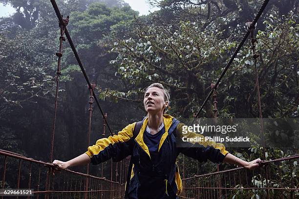 loan female traveller walking exploring nature - wonderlust stockfoto's en -beelden