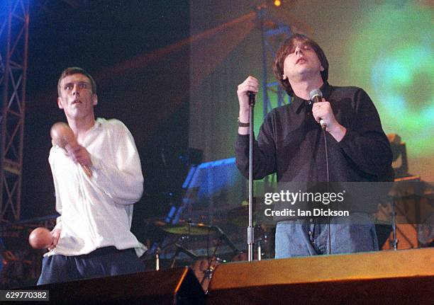 Bez and Shaun Ryder of the Happy Mondays performing on stage at Astoria Theatre, London, 14 March 1989.