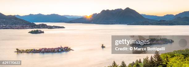 borromean islands, stresa, lake maggiore, verbano-cusio-ossola, piedmont, italy. - isola bella lake maggiore stock pictures, royalty-free photos & images