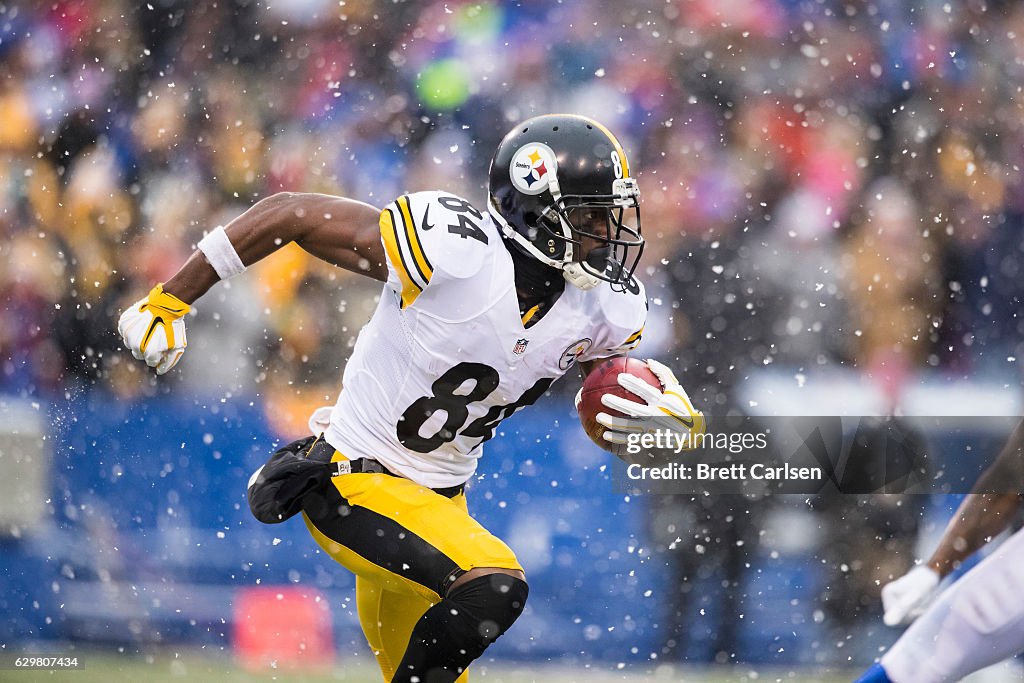 Pittsburgh Steelers v Buffalo Bills