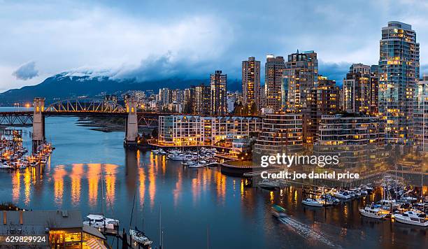 burrard bridge, vancouver, british columbia, canada - vancouver canada imagens e fotografias de stock