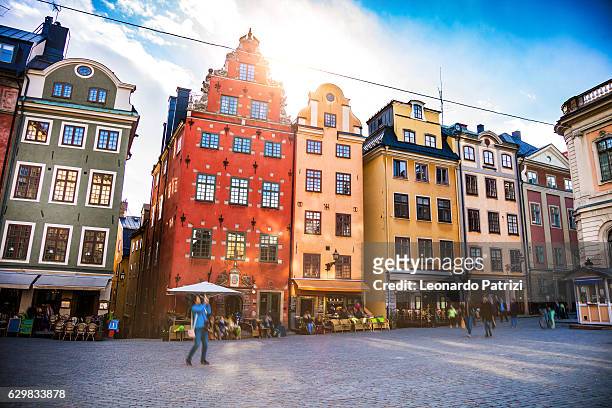 stockholm, schweden, old town und town square  - schweden stock-fotos und bilder