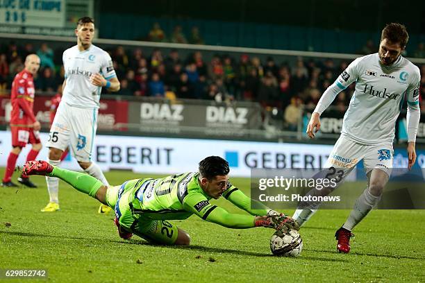 Yannick Thoelen goalkeeper of KAA Gent during the Croky Cup quarter final match between KV Oostende and KAA Gent on December 14, 2016 in Oostende,...