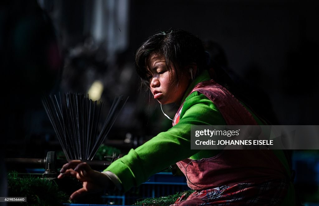 CHINA-CHRISTMAS-MANUFACTURING