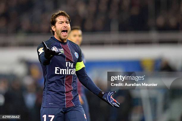 Maxwell of Paris Saint-Germain argues with the referee during the French League Cup match between Paris Saint-Germain and Lille LOSC on December 14,...