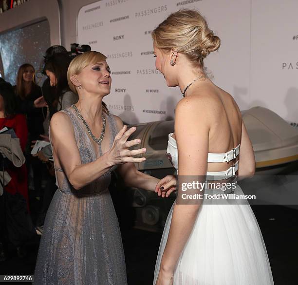 Anna Faris and Jennifer Lawrence attend the premiere of Columbia Pictures' "Passengers" at Regency Village Theatre on December 14, 2016 in Westwood,...