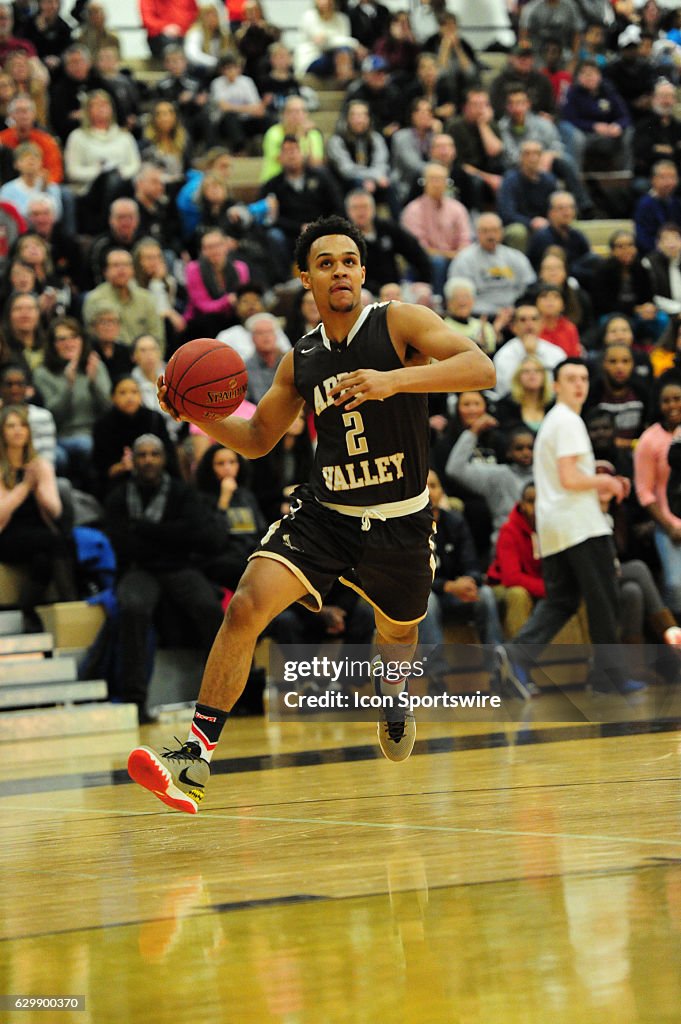 Apple Valley Eagles guard Gary Trent Jr. prepares to dunk against the