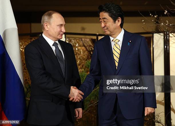 Russian President Vladimir Putin shakes hands with Japanese Prime Minister Shinzo Abe during the official reception ceremony on December 15, 2016 in...