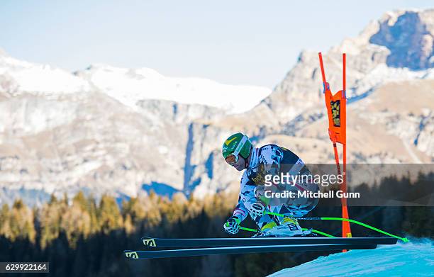 Klaus Kroell of Austria races down the Saslong course during the Audi FIS Alpine Ski World Cup Men's Downhill training on December 15, 2016 at Val...