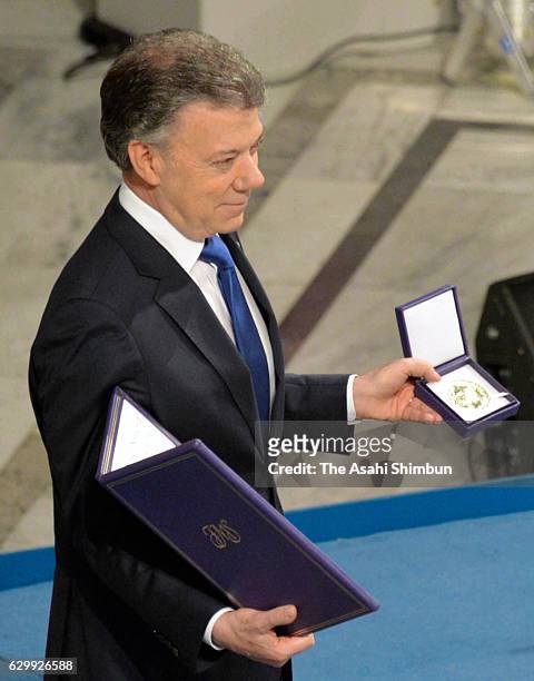 Colombia President Juan Manuel Santos receives his certificate and medal during the Nobel Peace Prize ceremony at Oslo Town Hall on December 10, 2016...