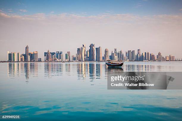 qatar, doha, exterior - gulf countries stock-fotos und bilder