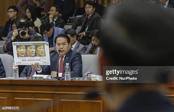 Lee Yong Joo of People's party lawmaker question to Kim Jang Soo of National Security Department Head during the 3th Parliament hearing about...