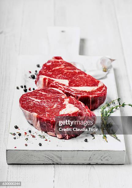rib eye steak - rib eye steak stock-fotos und bilder