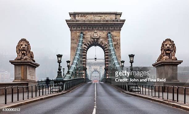 atmospheric chain bridge - budapest stock pictures, royalty-free photos & images