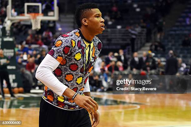 Giannis Antetokounmpo of the Milwaukee Bucks wears a shirt honoring the late Craig Sager during warmups prior to a game against the Chicago Bulls at...