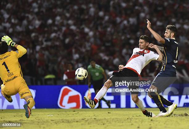 Lucas Alario of River Plate shoots to score the third goal of his team during a final match between River Plate and Rosario Central as part of Copa...