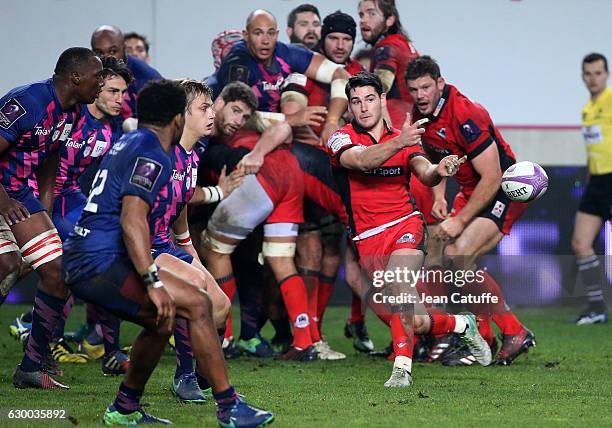 Sam Hidalgo-Clyne of Edinburgh in action during the European Rugby Challenge Cup match between Stade Francais Paris and Edinburgh Rugby at Stade Jean...