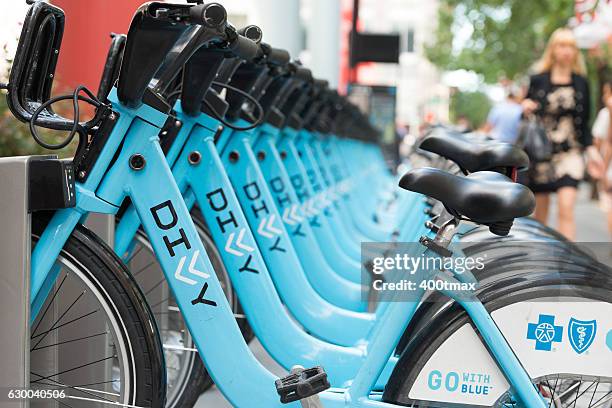 chicago bike sharing - april fools stock-fotos und bilder