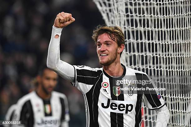 Daniele Rugani of Juventus celebrates a goal during the UEFA Champions League Group H match between Juventus and GNK Dinamo Zagreb at Juventus...