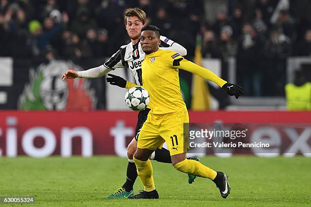 Daniele Rugani of Juventus competes with Junior Fernandes of GNK Dinamo Zagreb during the UEFA Champions League Group H match between Juventus and...