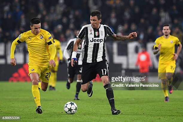 Mario Mandzukic of Juventus in action against Nikola Moro of GNK Dinamo Zagreb during the UEFA Champions League Group H match between Juventus and...