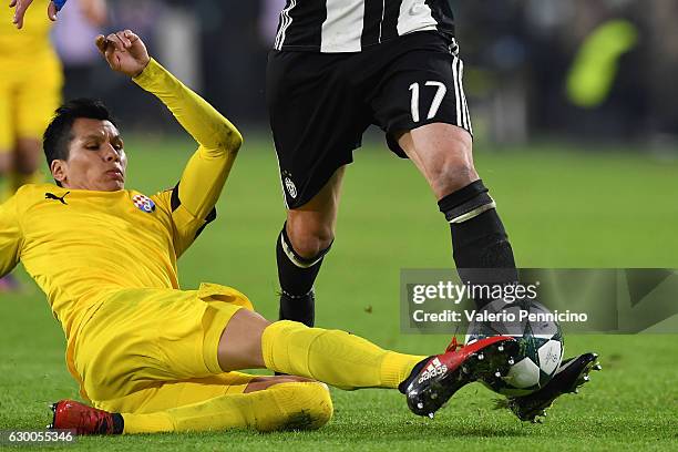 Leonardo Sigali of GNK Dinamo Zagreb tackled Mario Mandzukic of Juventus during the UEFA Champions League Group H match between Juventus and GNK...